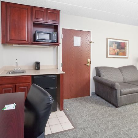 Holiday Inn & Suites Chicago-Carol Stream Wheaton By Ihg Екстериор снимка