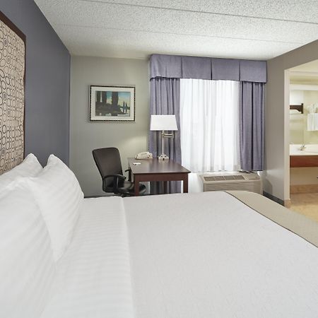 Holiday Inn & Suites Chicago-Carol Stream Wheaton By Ihg Екстериор снимка