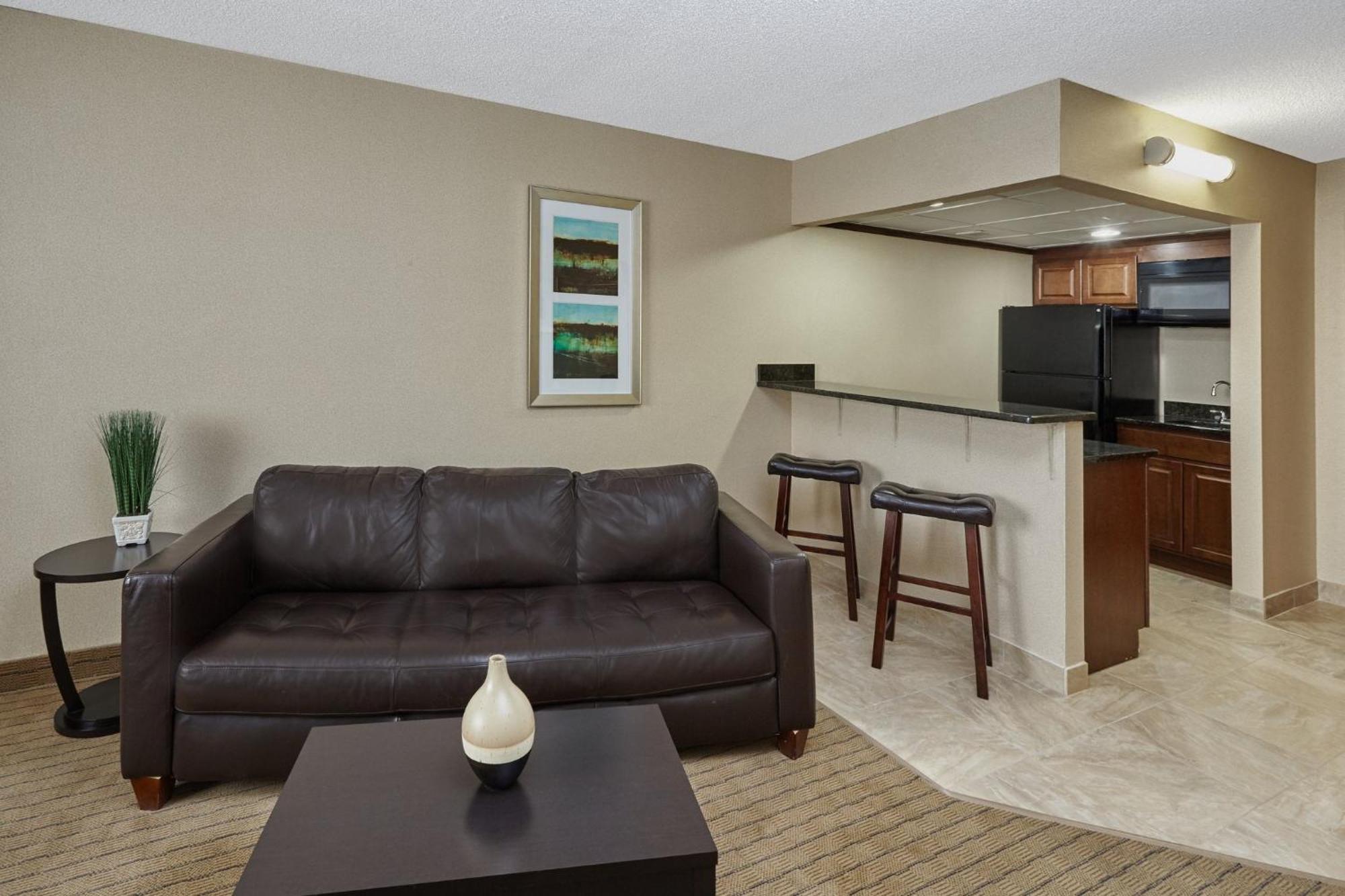 Holiday Inn & Suites Chicago-Carol Stream Wheaton By Ihg Екстериор снимка