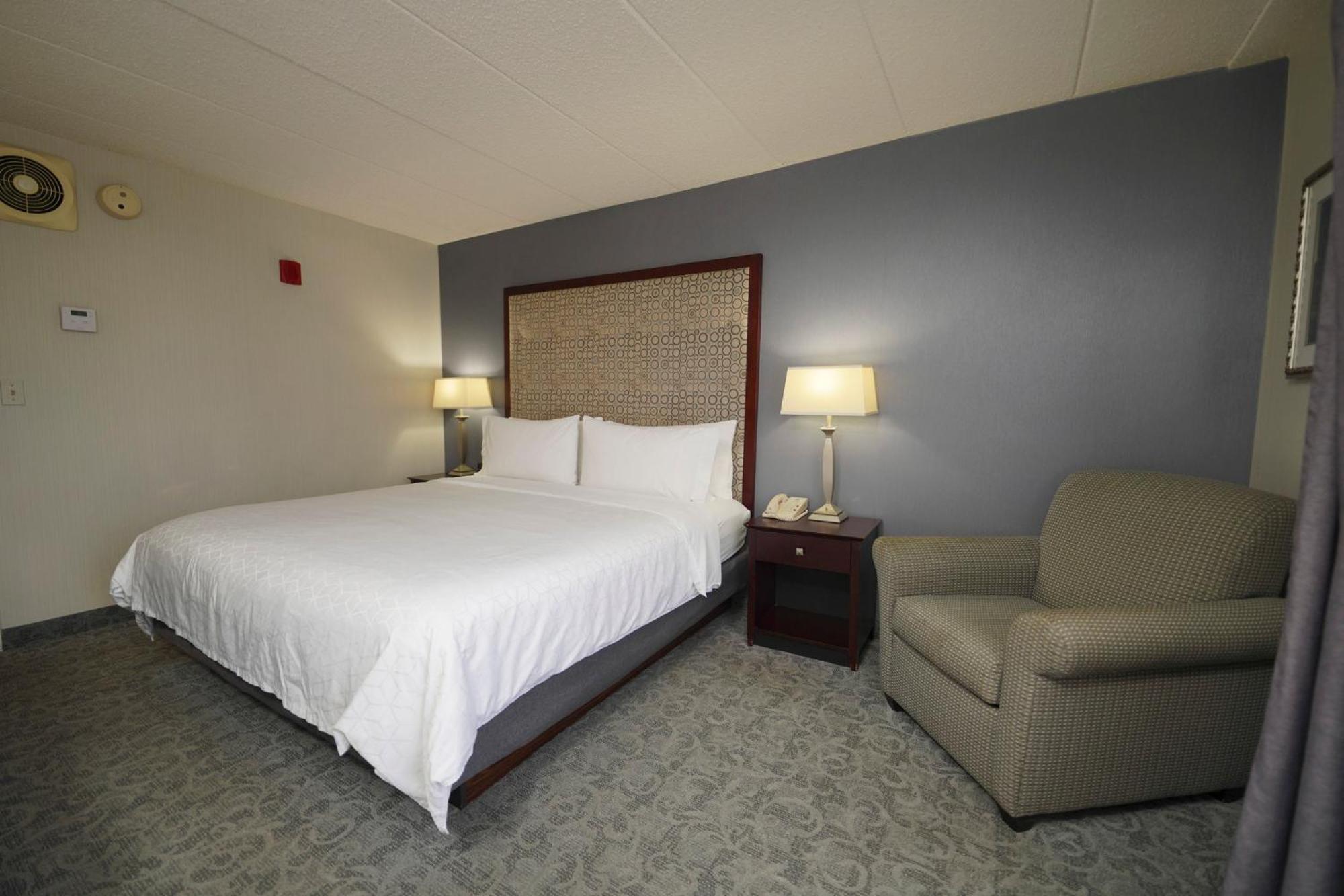 Holiday Inn & Suites Chicago-Carol Stream Wheaton By Ihg Екстериор снимка