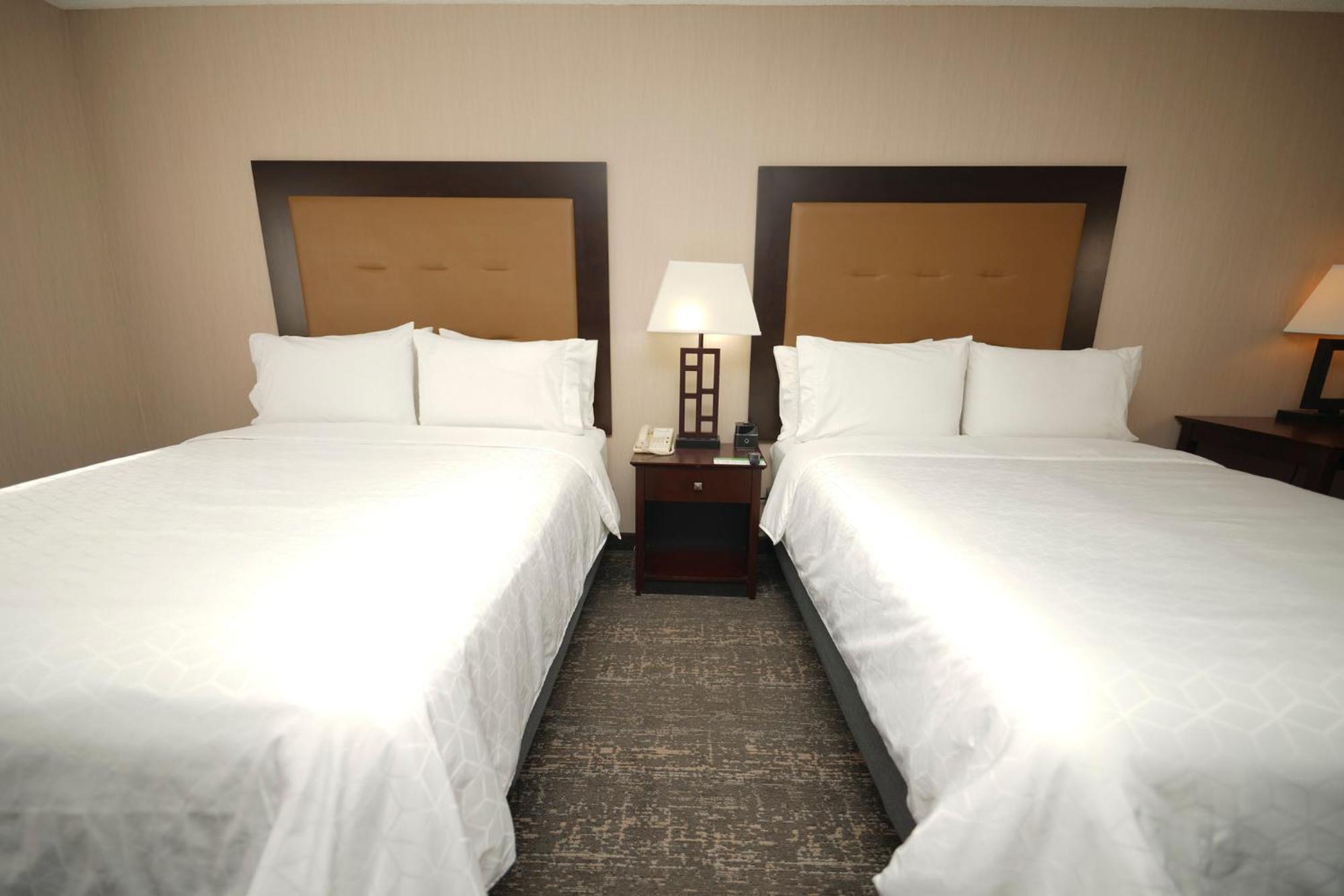 Holiday Inn & Suites Chicago-Carol Stream Wheaton By Ihg Екстериор снимка