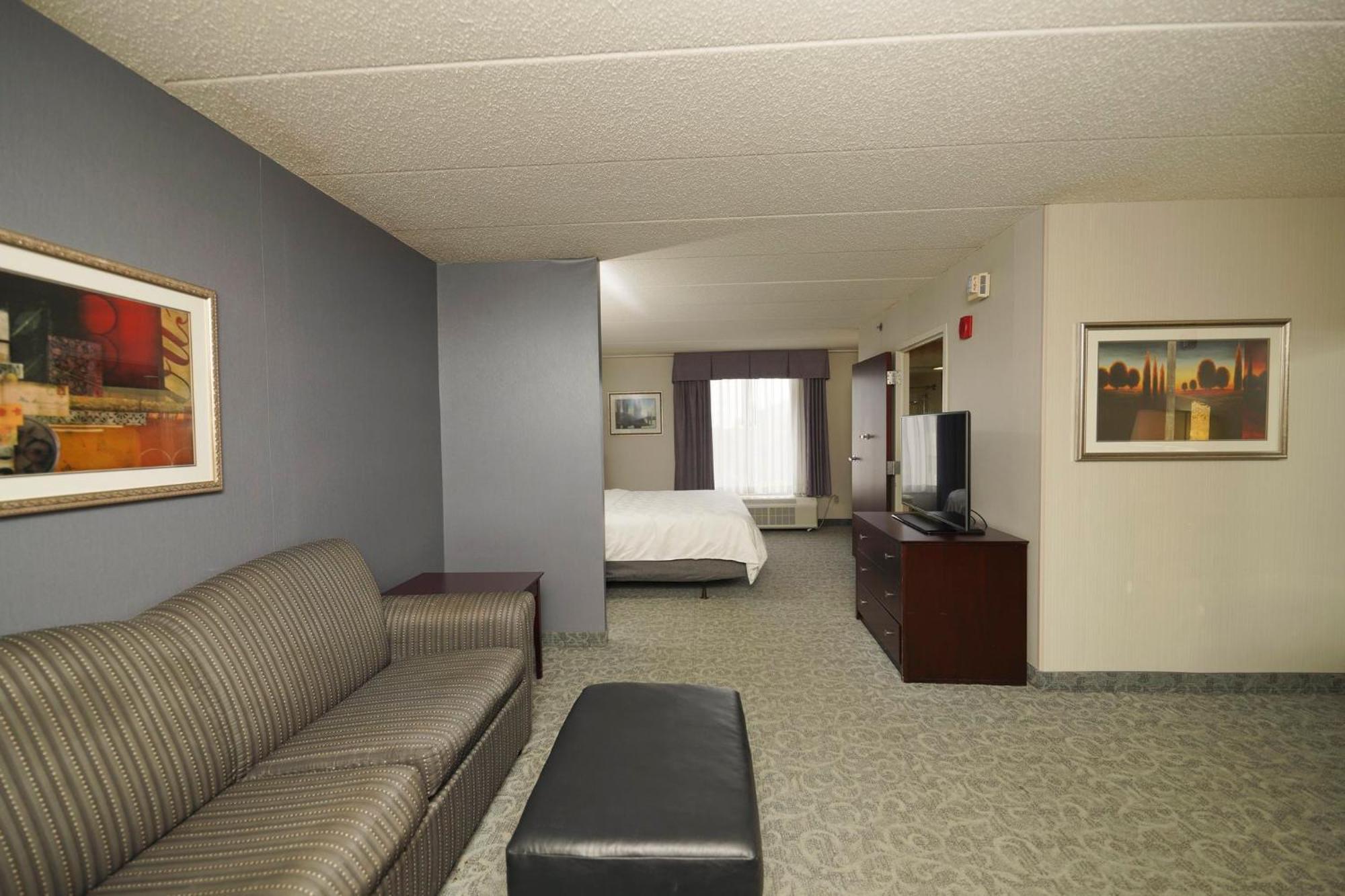 Holiday Inn & Suites Chicago-Carol Stream Wheaton By Ihg Екстериор снимка