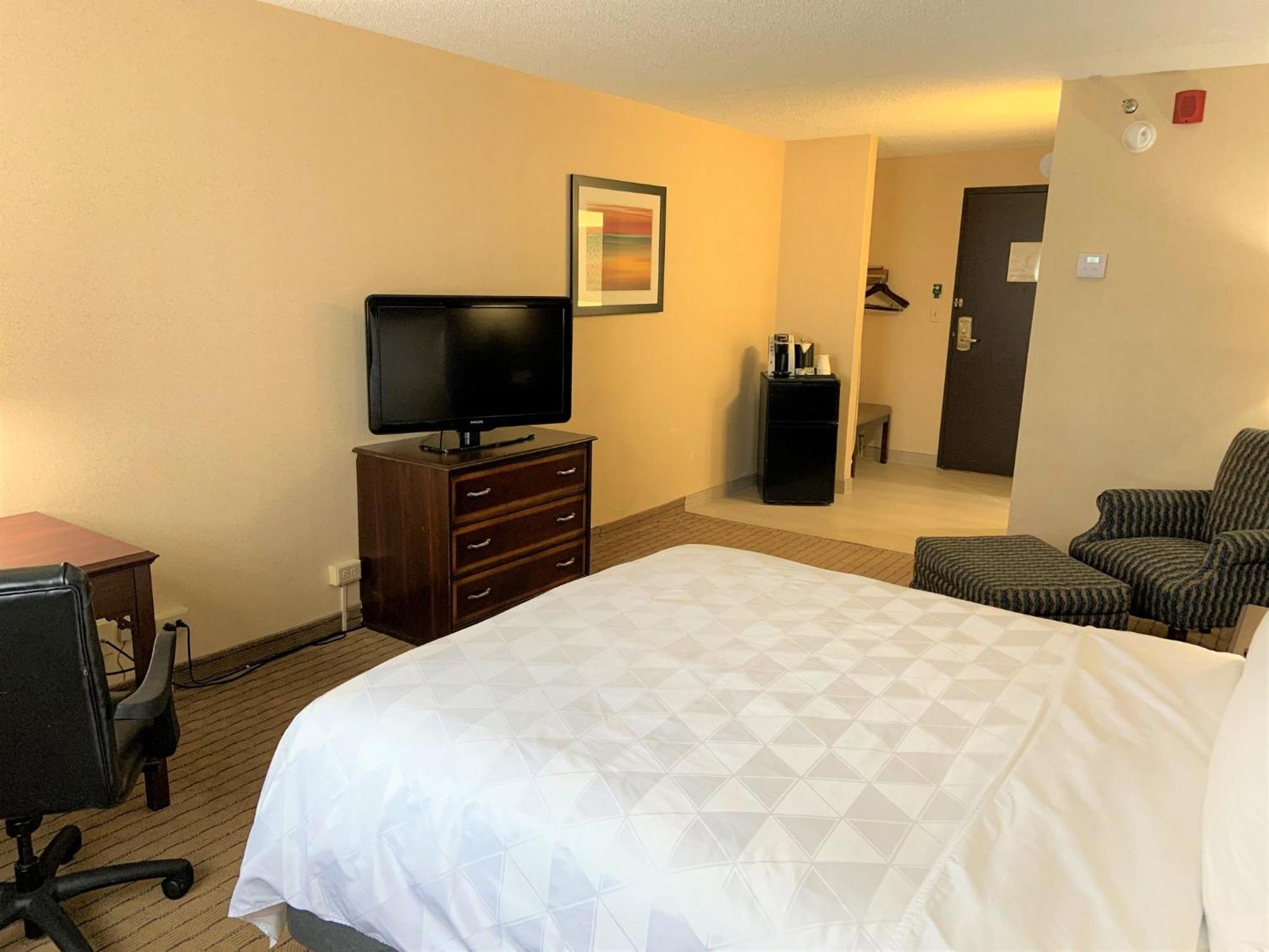 Holiday Inn & Suites Chicago-Carol Stream Wheaton By Ihg Екстериор снимка