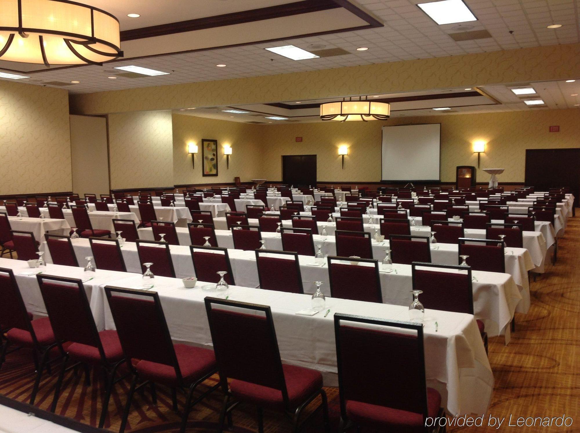 Holiday Inn & Suites Chicago-Carol Stream Wheaton By Ihg Бизнес снимка
