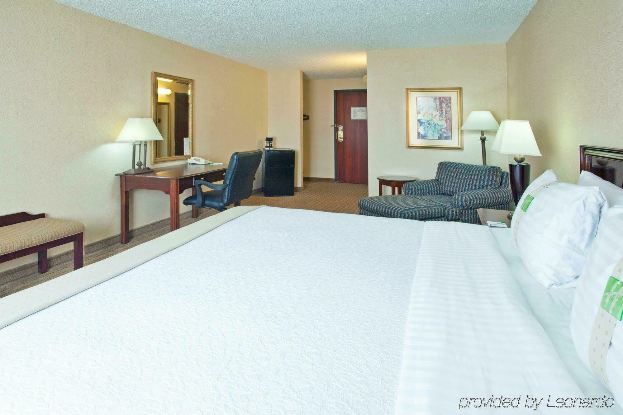Holiday Inn & Suites Chicago-Carol Stream Wheaton By Ihg Стая снимка